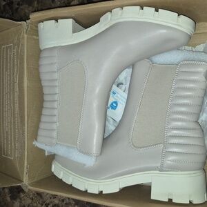 Tatyana Women's Cream Ankle Booties